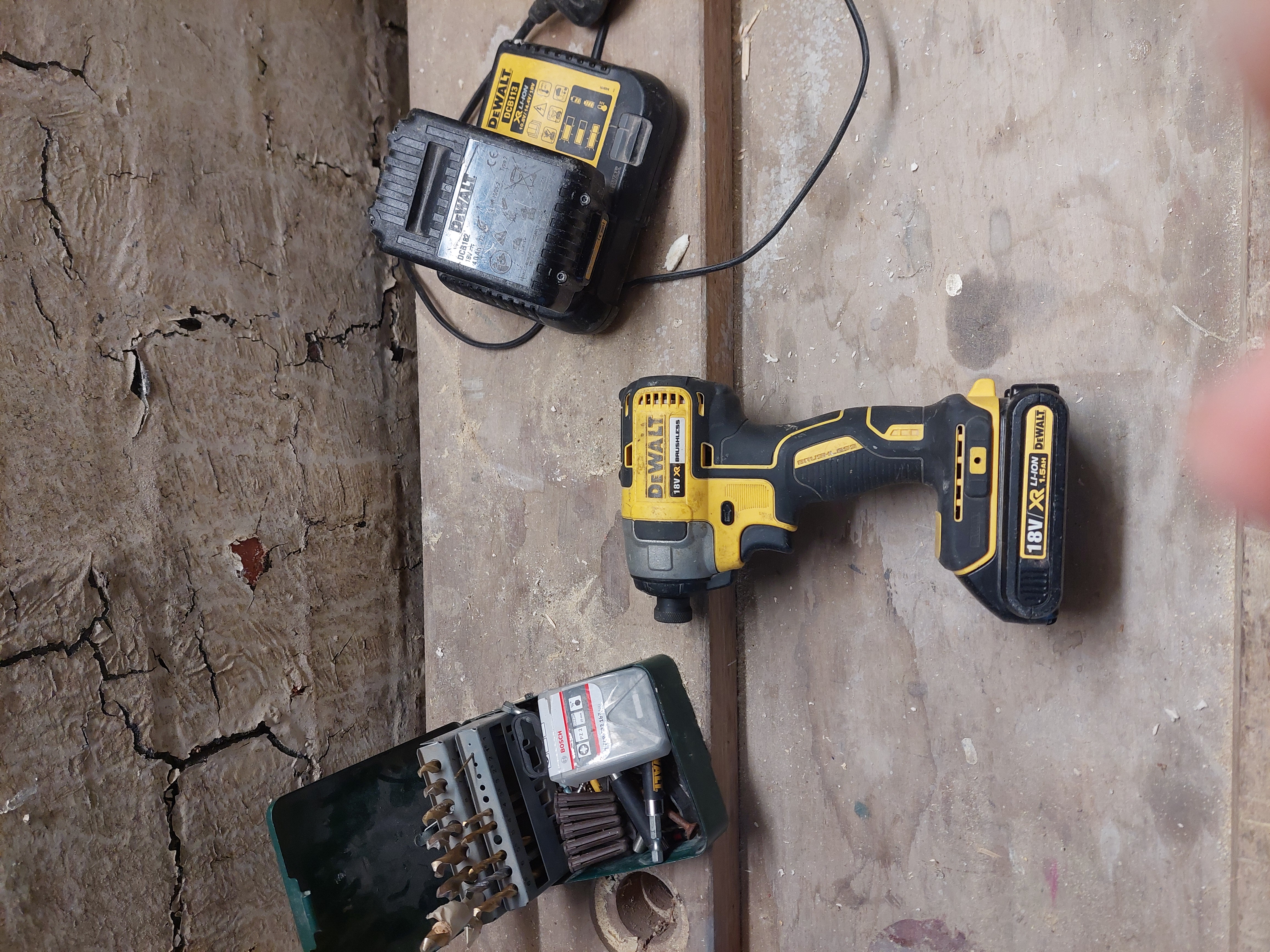 18V dewalt battery impact driver