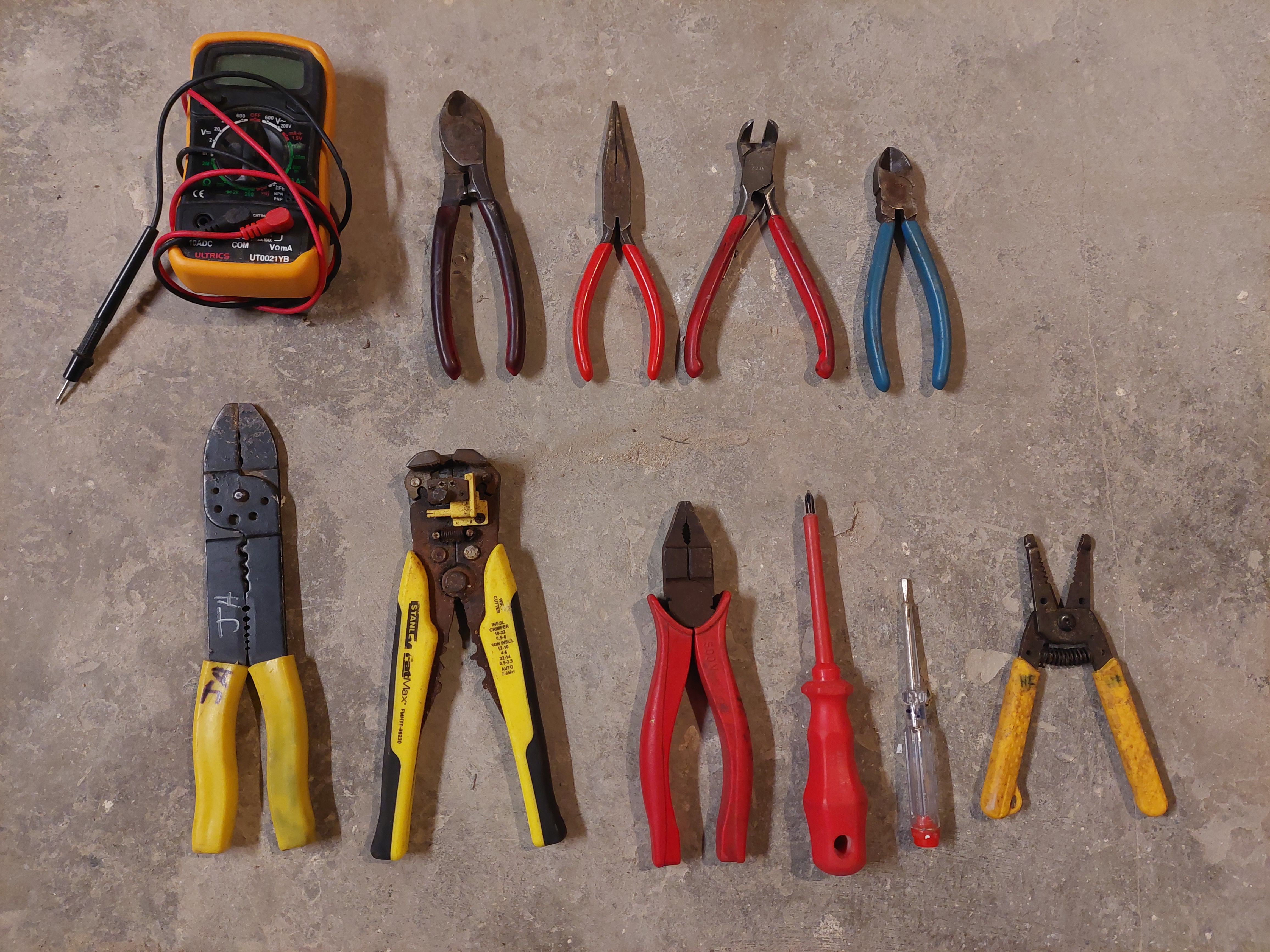 Electricians toolset (insulated and for working with wire) — photo 1