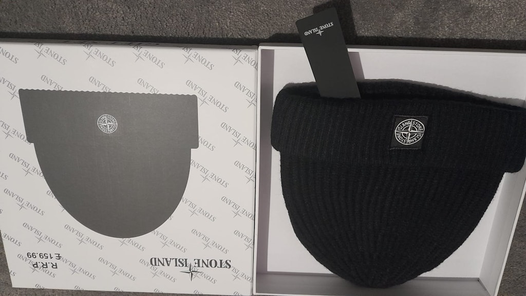 Stone island beanie hat black/white badge design photo 3