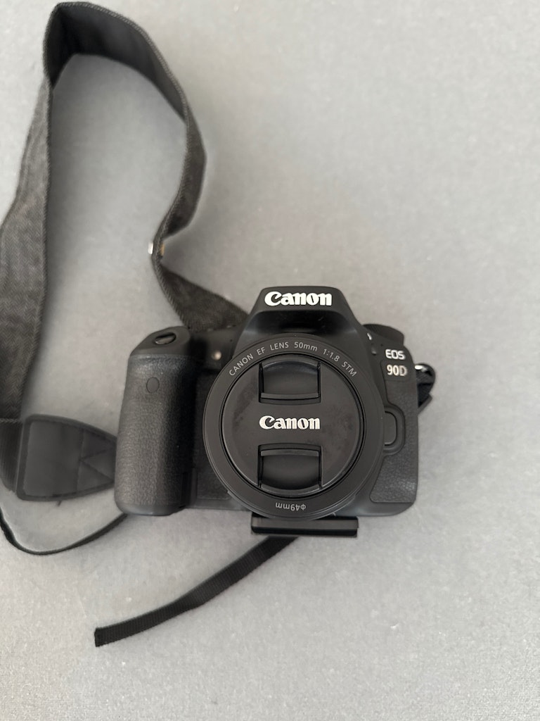 Canon EOS 90D