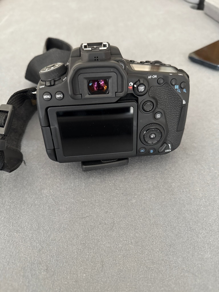 Canon EOS 90D photo 3