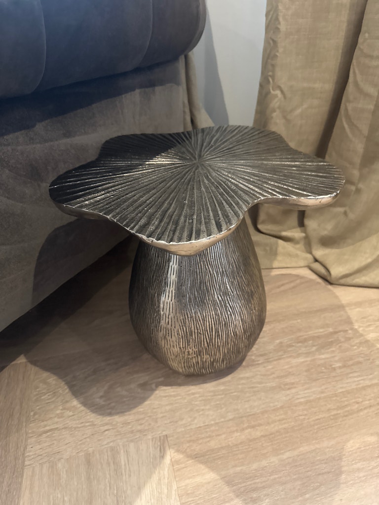 Fashion table